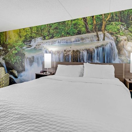 Clarion Pointe Near Erie Casino Otel Dış mekan fotoğraf