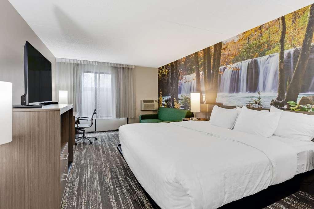 Clarion Pointe Near Erie Casino Otel Oda fotoğraf