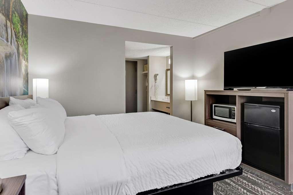 Clarion Pointe Near Erie Casino Otel Oda fotoğraf